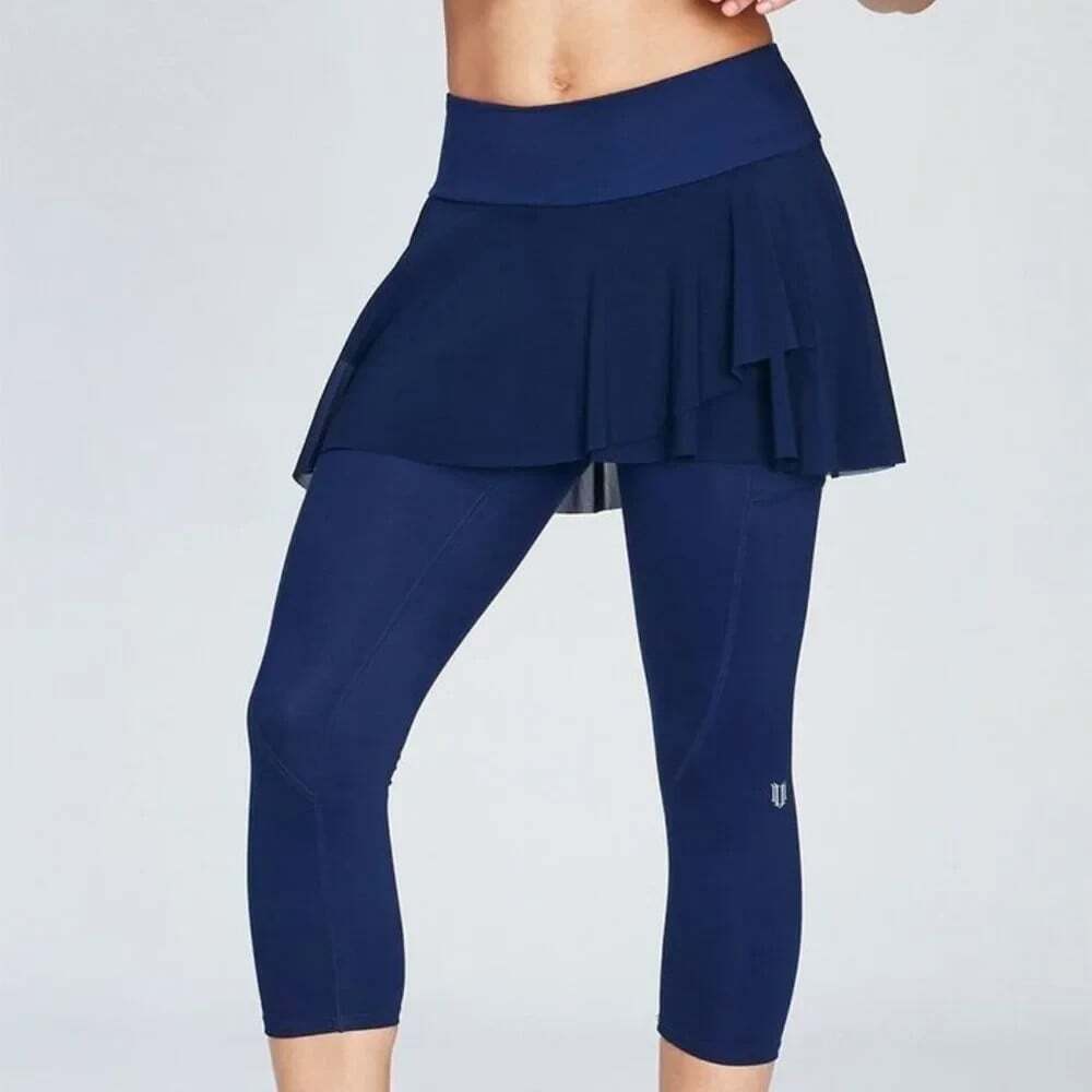 Eleven Venus Sz MEDIUM Outskirt Capri Leggings BLACK Skirted Capris Tennis